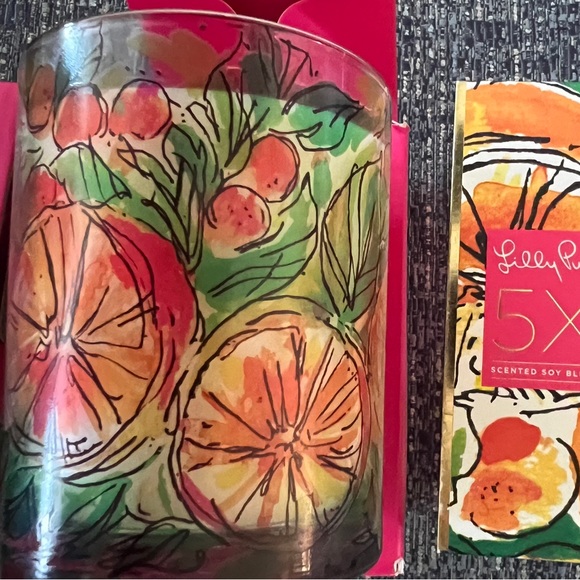 New Lilly Pulitzer Scented 5x5 Candle - Picture 5 of 7